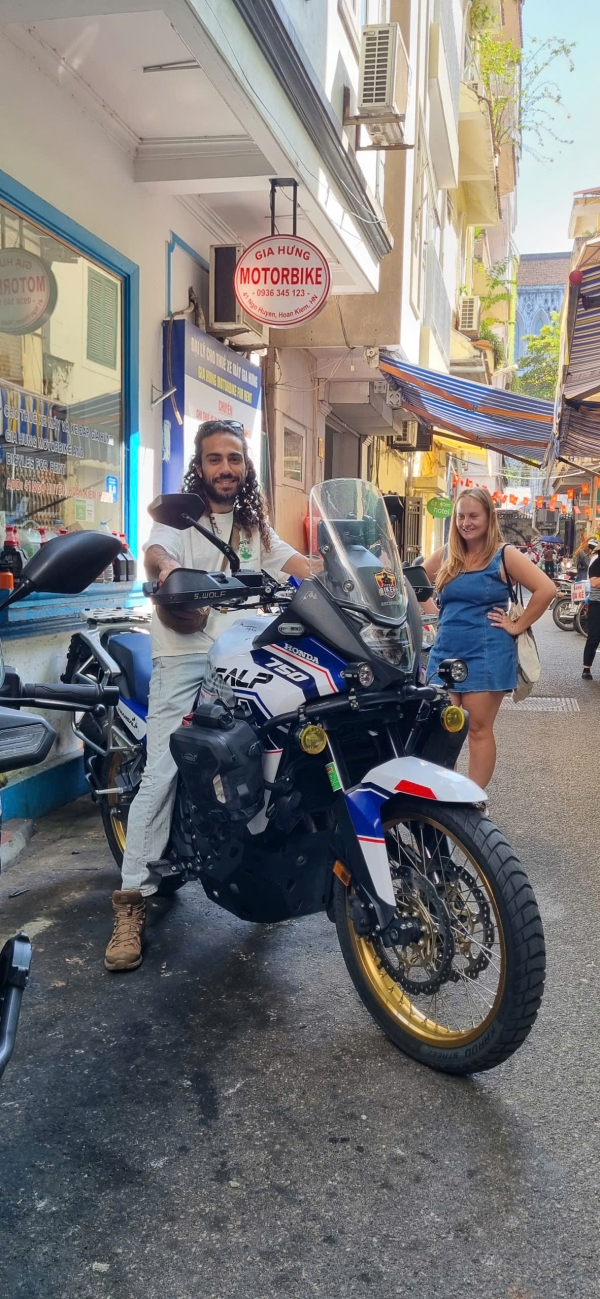 Honda Transalp 750cc  ( $150 )